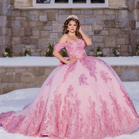 Volume 9 Mooda 2000 Quinceañera dress